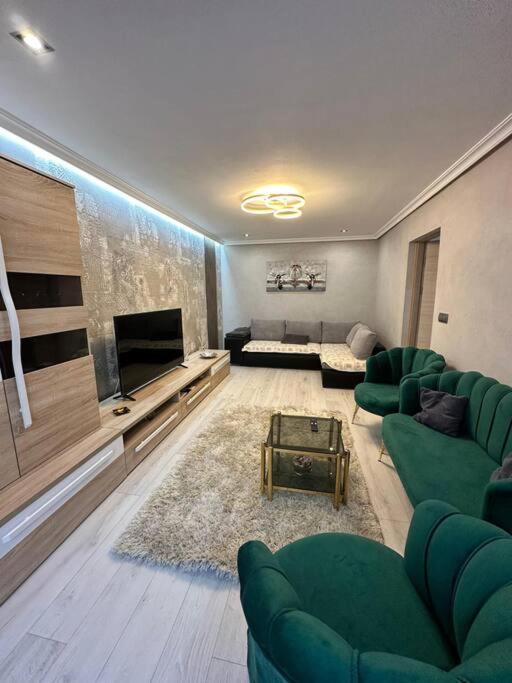 Stylish Apartment In Dambu Targu Mures Exterior foto
